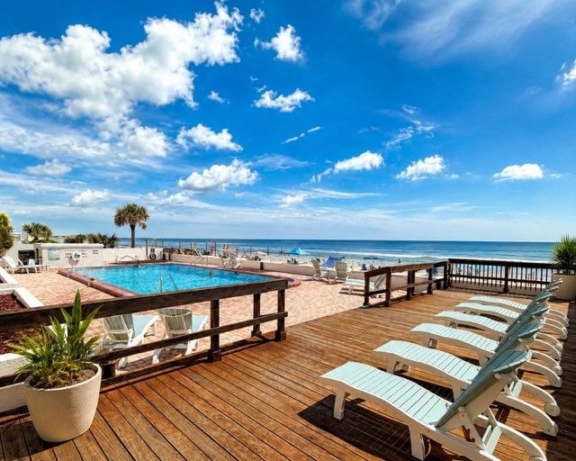 Sea Fern heated oceanfront pool deck